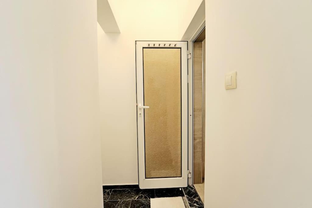 Cozy 1-Bedroom Flat In The Very Center Of Szófia Kültér fotó