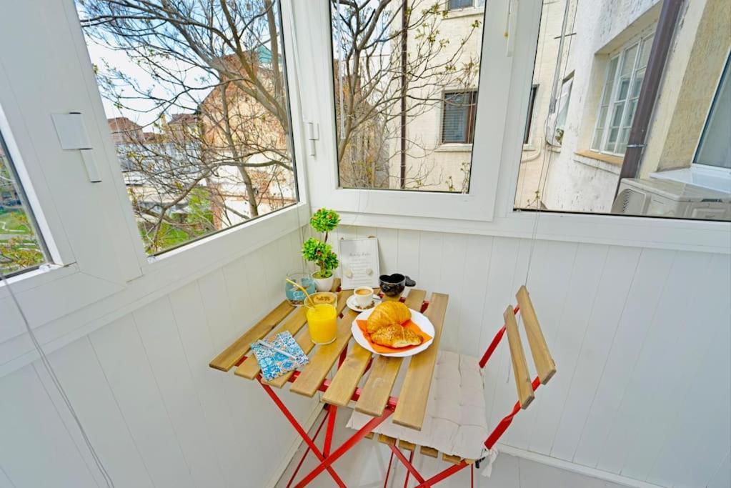 Cozy 1-Bedroom Flat In The Very Center Of Szófia Kültér fotó