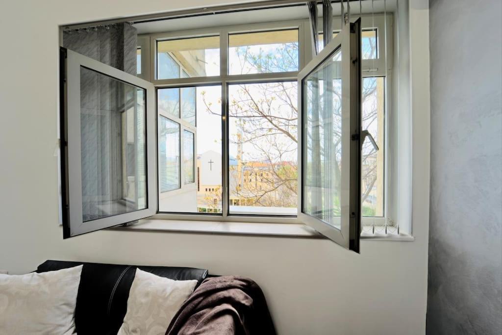 Cozy 1-Bedroom Flat In The Very Center Of Szófia Kültér fotó